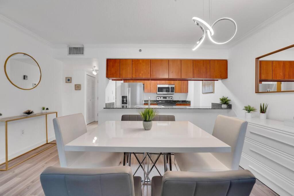 Impressive Unit In The Heart Of Brickell W Parking Appartement
